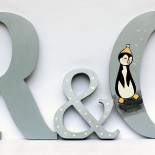 Litere initiale decor prezidiu "Lovely Penguins"